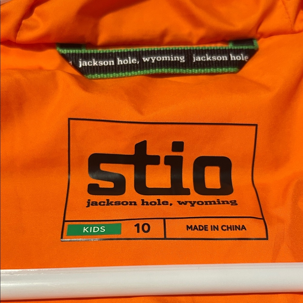 Red Hooded Stio Hometown Down Jacket size 10 - Picture 3 of 4